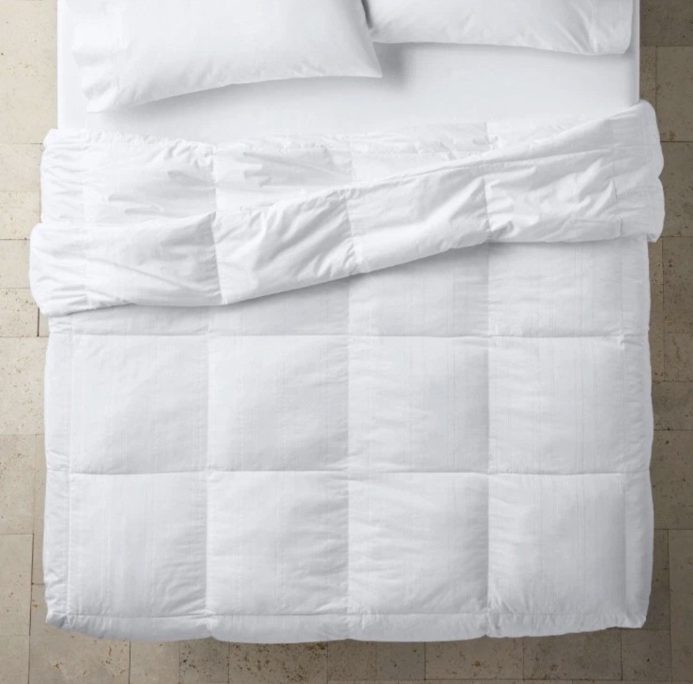 Twin Ultra Weight Premium Down Comforter - Casaluna
