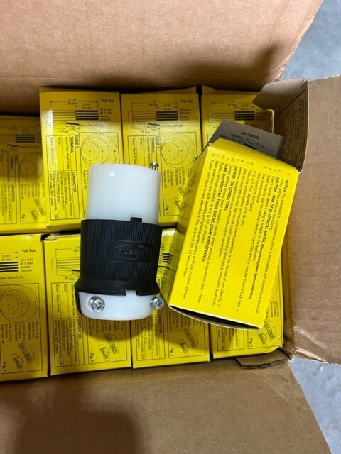 HUBBELL TWIST-LOCK INSULGRIP HBL2733 FEMALE 30A 480VAC 3P 4W GRND NEW