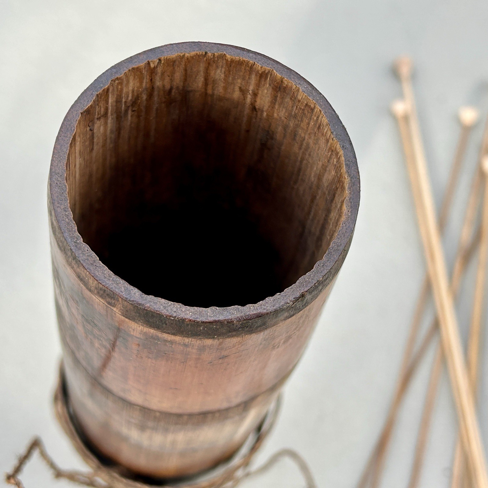 Borneo Dayak Bamboo Blowpipe Dart Quiver Tolor w/ 7 Darts Rattan 1960s Vintage