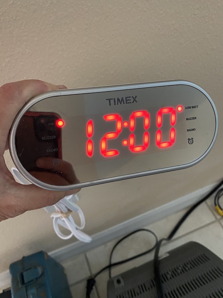 Timex IT2312 White AM/FM Dual Alarm Clock Radio Digital Red LED Display