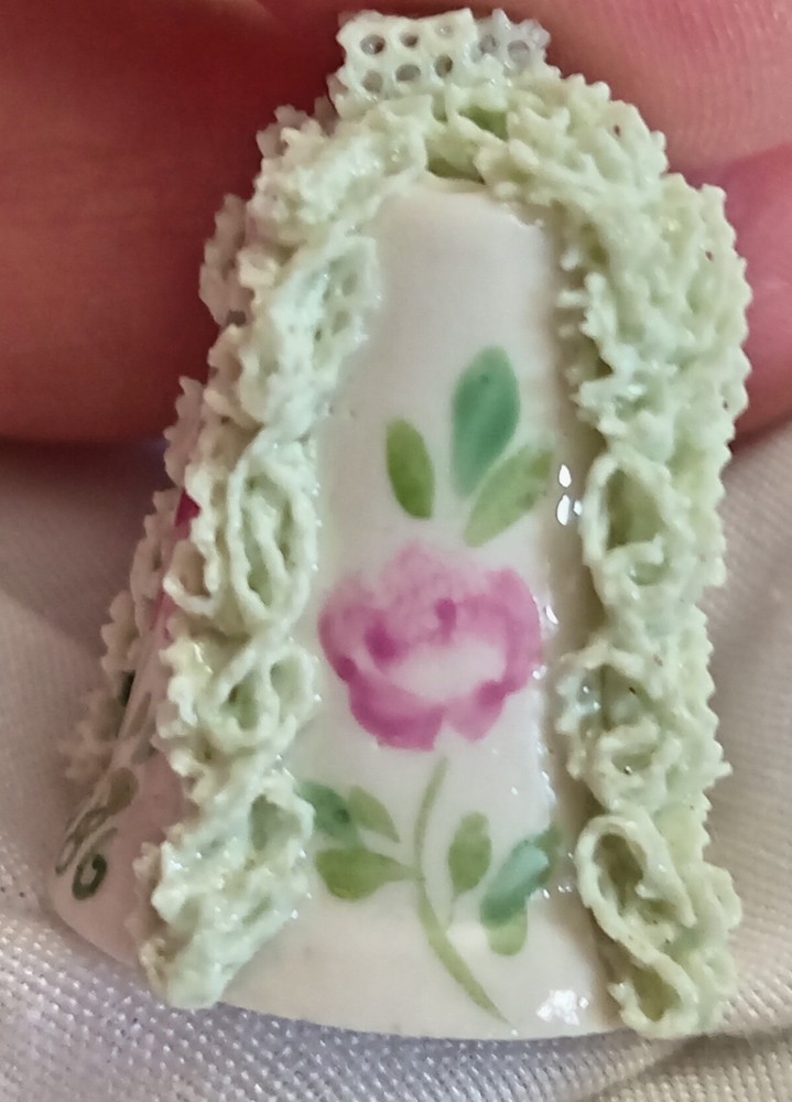 Irish Dresden Thimble 1986