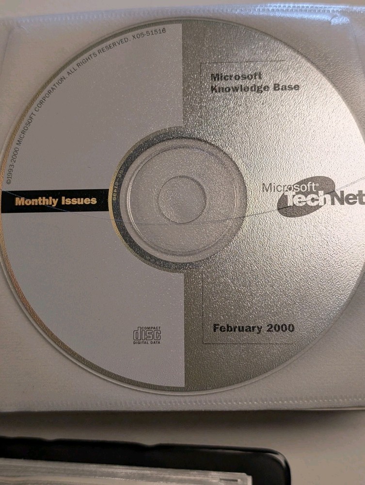 TWO (2) Microsoft TechNet Subscription Binders 64 discs 12/97 - 4/2000 PRISTINE