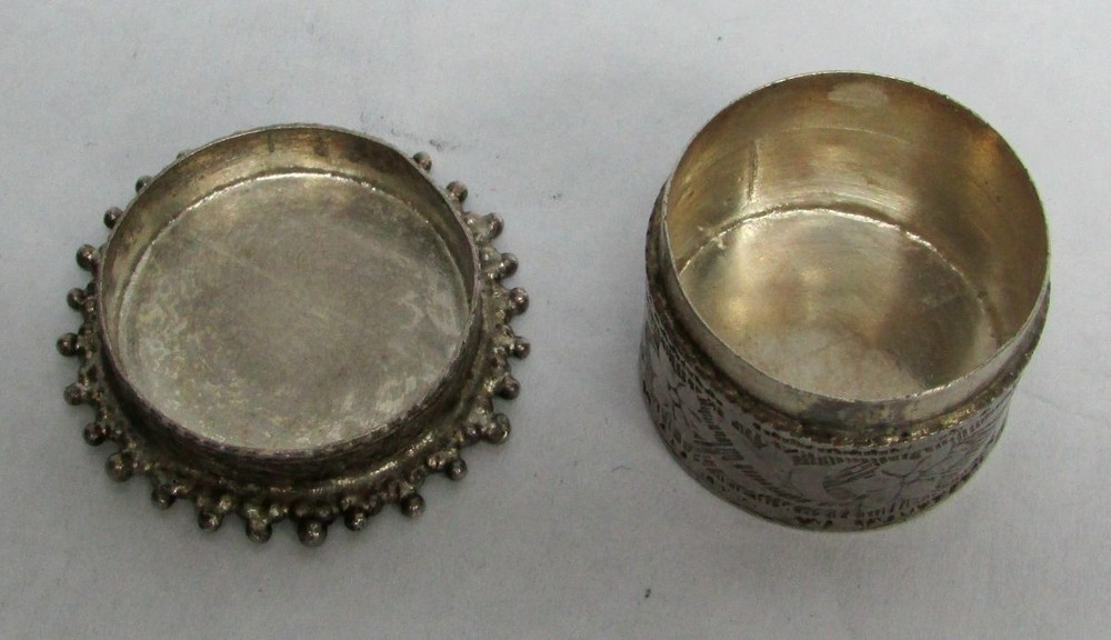 ANTIQUE SILVER FLOWER 3/4" PILL BOX