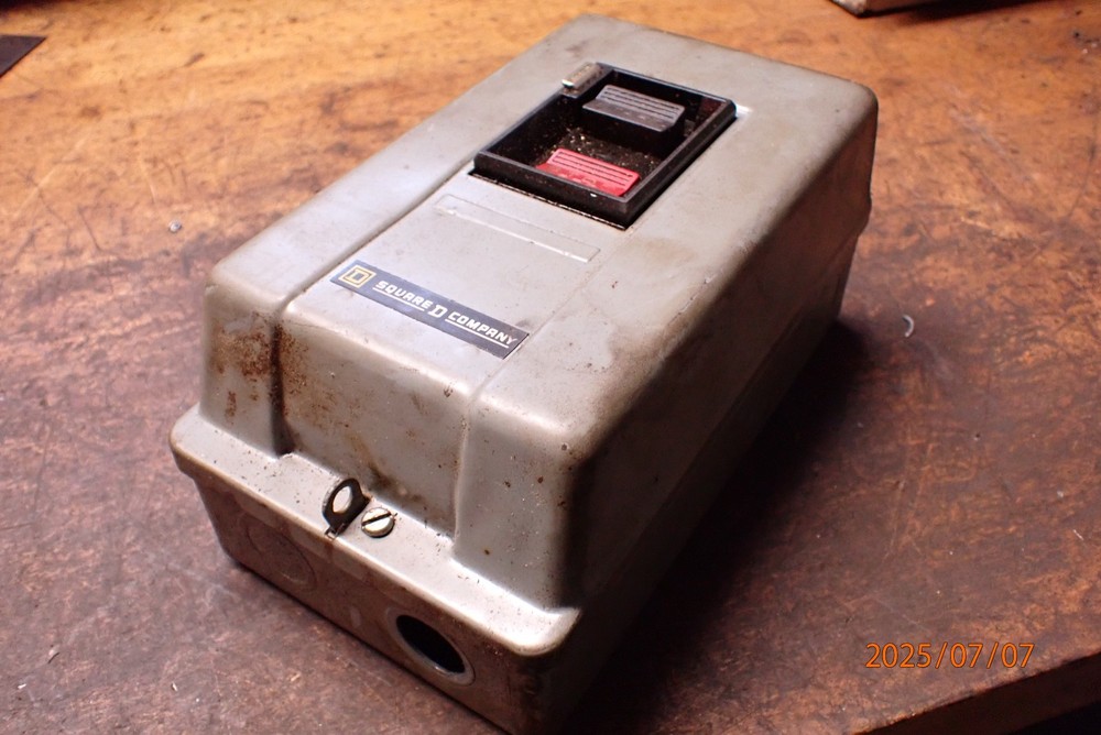 SQUARE D MANUAL STARTER SWITCH 1 PHASE PUSH BUTTON FOR MACHINES
