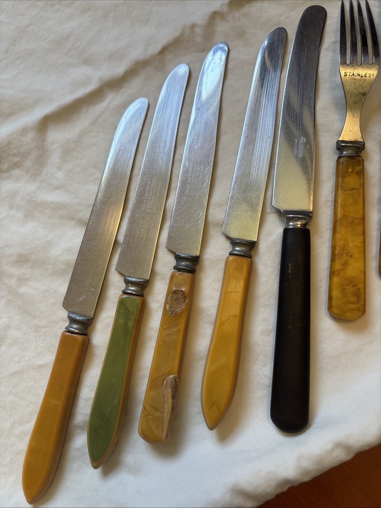 Assorted Vintage Bakelite Cutlery