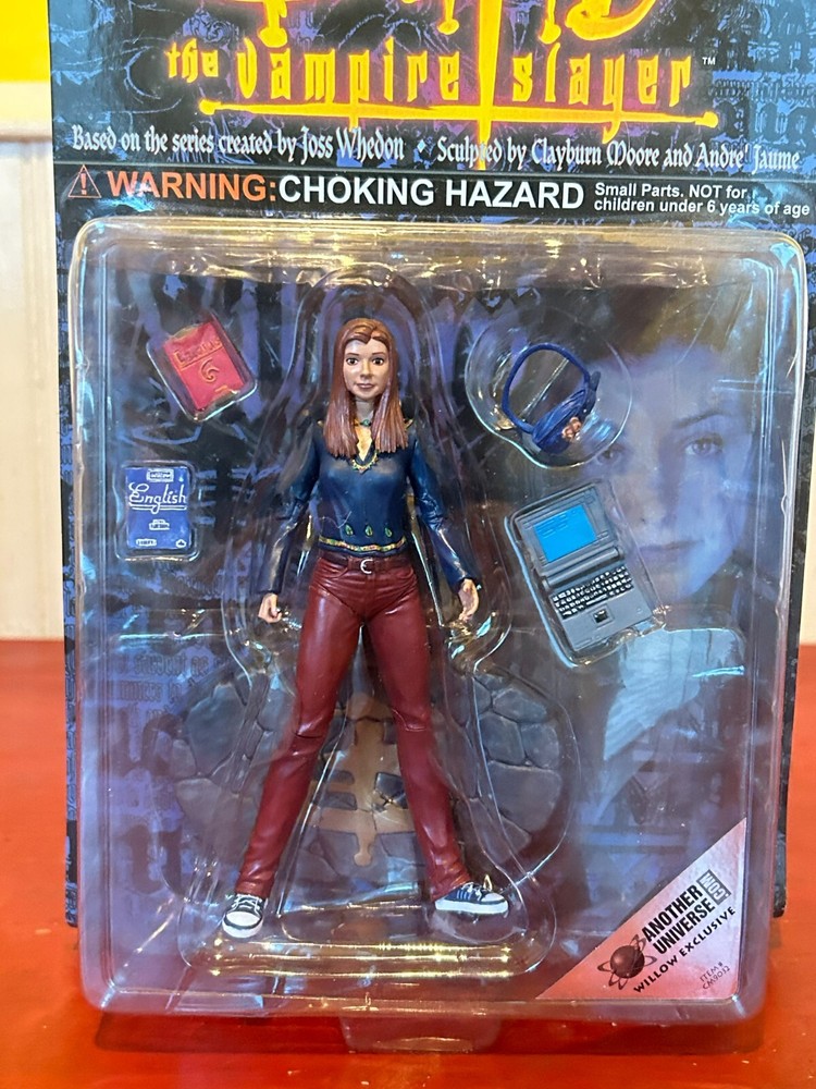 Buffy the Vampire Slayer Willow Action Figure 2000 Moore NIP