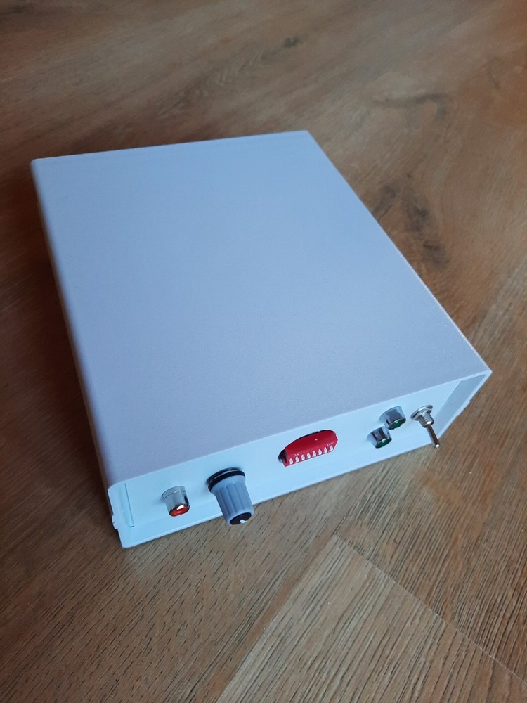 A PLL Controlled 2.5 Watts Professional 800-1800 KHz AM Mosfet Radio Transmitter