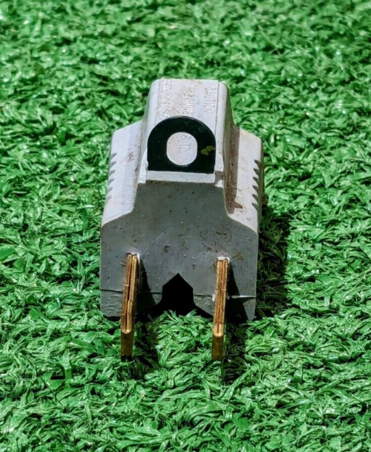 One Leviton 028-274 Polarized Electric Grounding Power Plug Adapter Gray EUC
