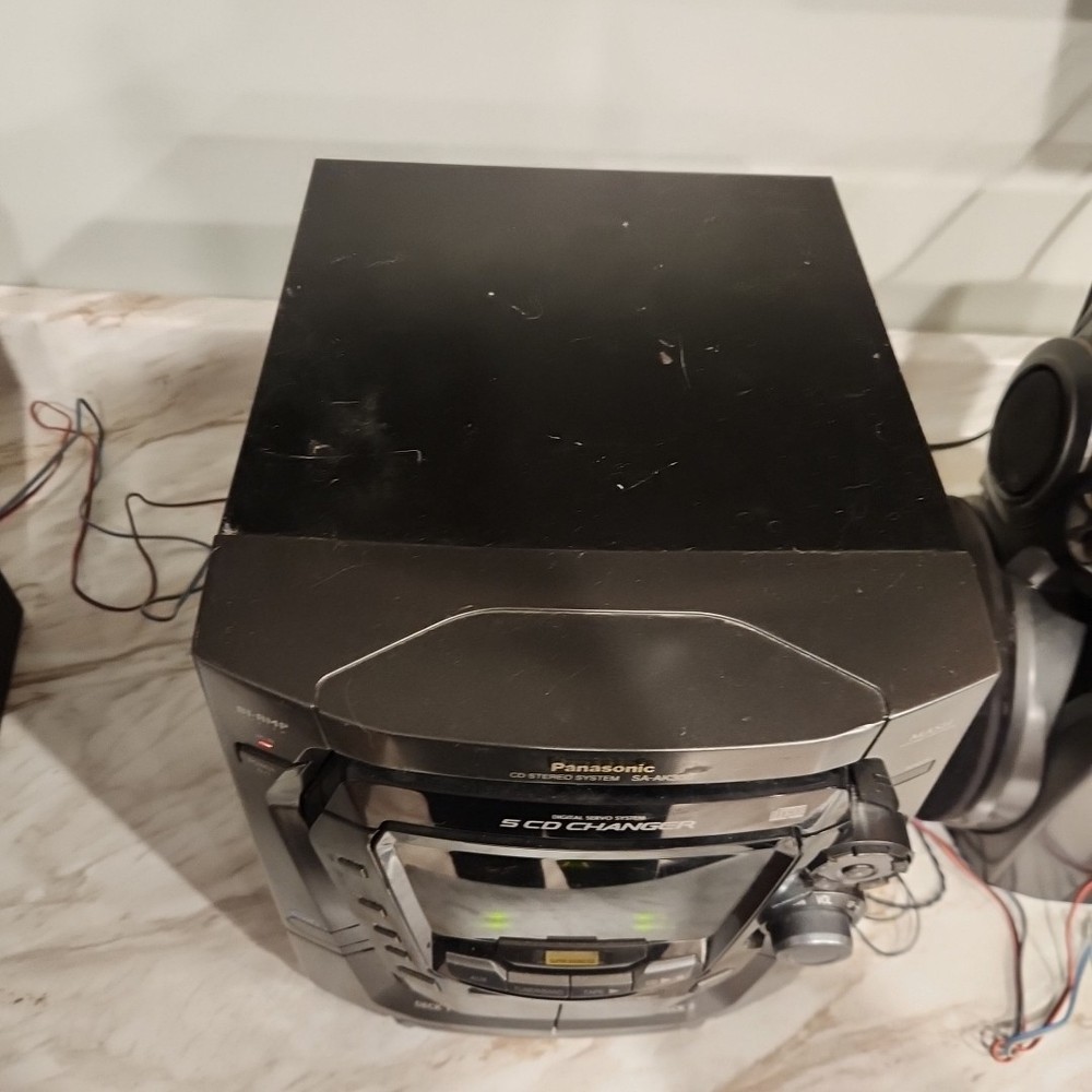 Panasonic SA-AK300 CD Stereo System 5 Cd Changer & Cassette READ