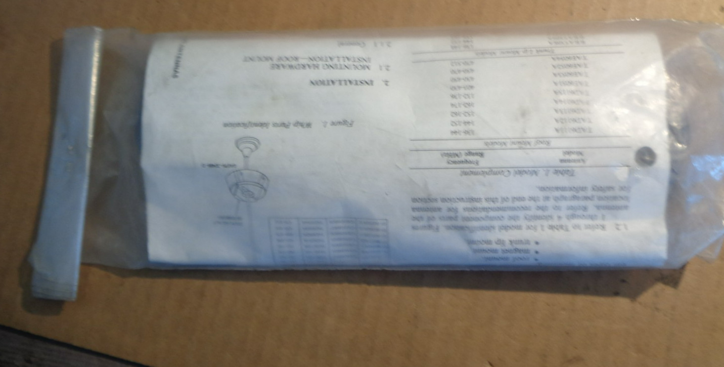 New Motorola TAE6052A UHF 1/4 Wave Mobile Antenna With Mount & Cable