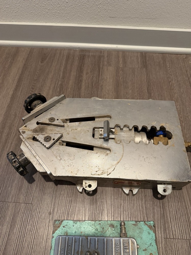 PISTORIUS MV Pneumatic Miter Vise - Untested