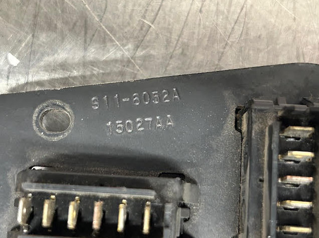 PETERBILT S11-6052 BRACKET-SWITCH RH STL