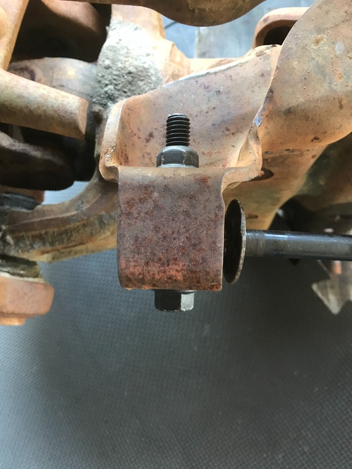 Mounting Bolt 1999 2004 Ford F250 F350 Steering Damper Stabilizer