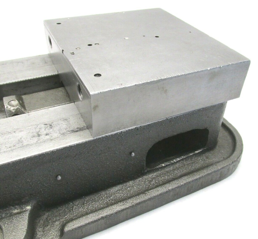 KURT ANGLOCK 6" MILLING MACHINE VISE - #D60