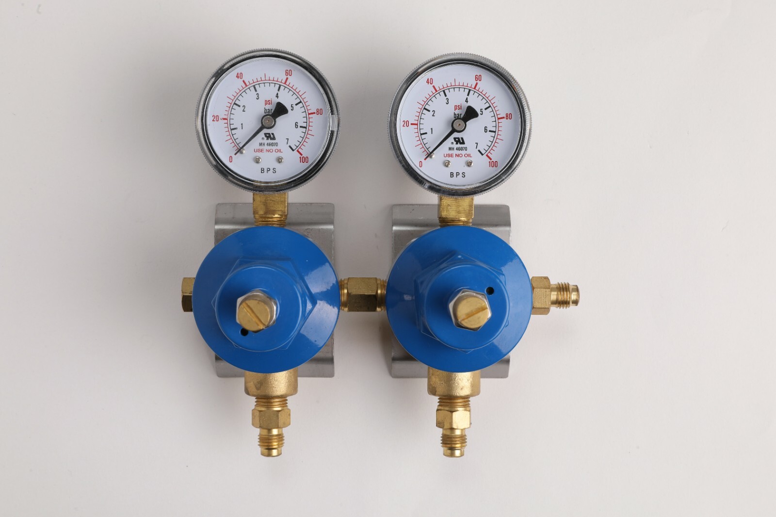 Secondary Dual CO2 Soda Regulator