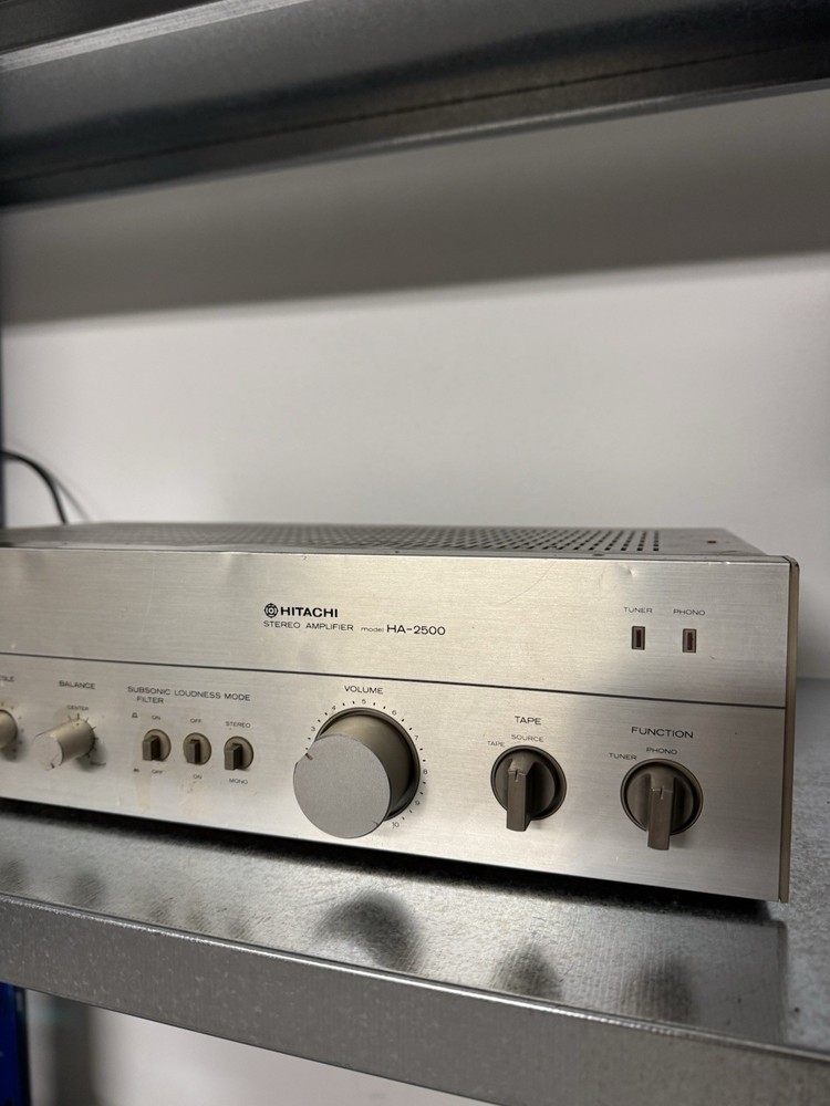 HITACHI STEREO AMPLIFIER model HA-2500