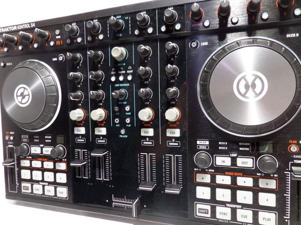Native Instruments Traktor Kontrol S4 MK2  Pro DJ Controller
