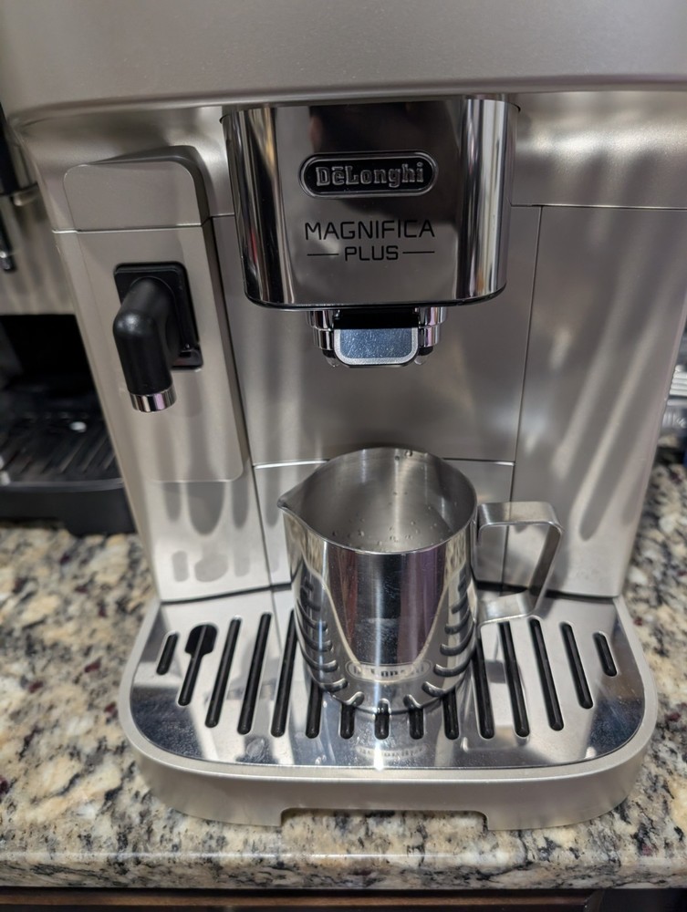De'Longhi ECAM32070SB Magnifica Plus Automatic Espresso Machine