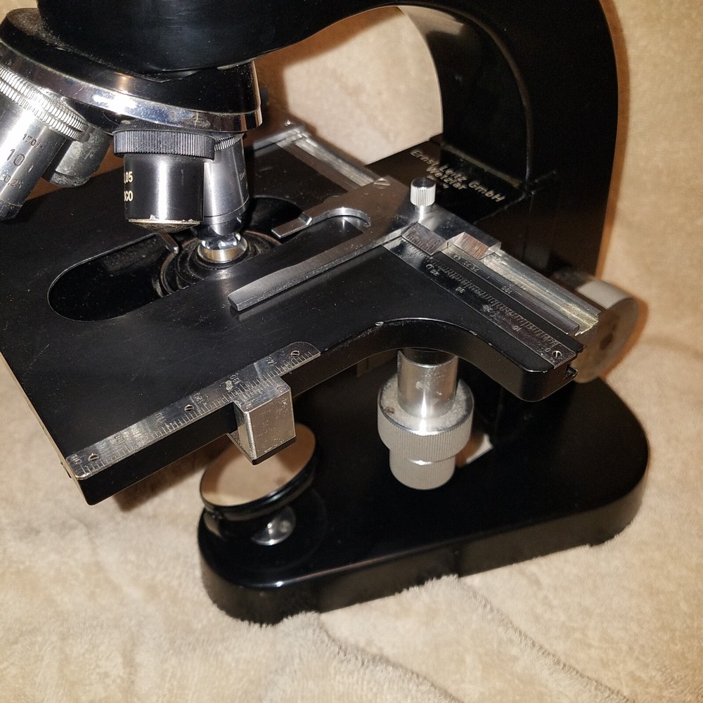 Vintage Ernst E Leitz WETZLAR GmbH Binocular Microscope with case GERMANY TESTED