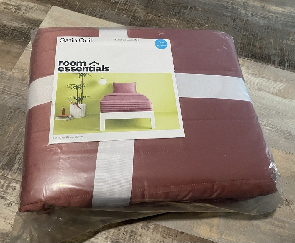 Room Essentials Satin Quilt  Rose Blush