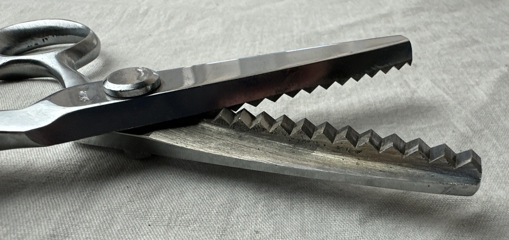 Beautiful Griffon Pinking Quilting Shears Rick Rack Pattern 2.5" Cut Blade 7" !
