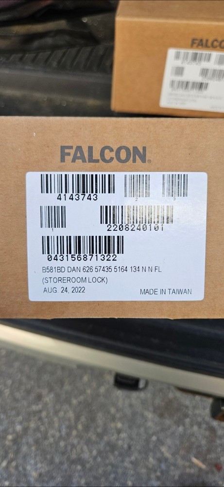 FALCON STORE ROOM LOCKSET WITH GREEN CORE