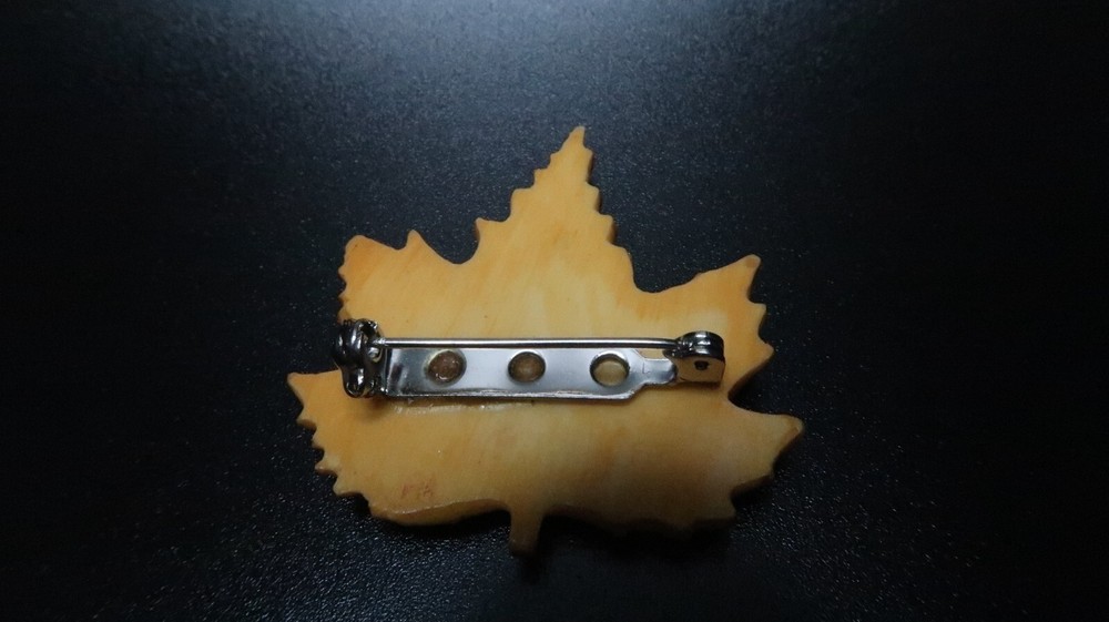 Vintage Maple Leaf Pin 4cm BB1
