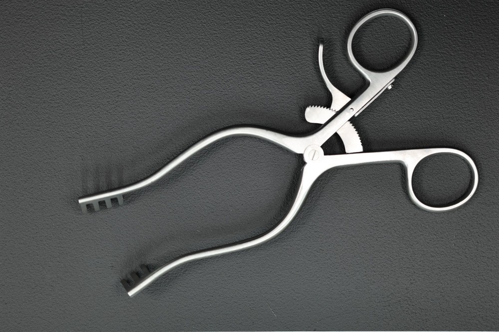 Mueller SU3112 Weitlaner Retractor, Locking, 3x4 Sharp Prongs, 6.5"