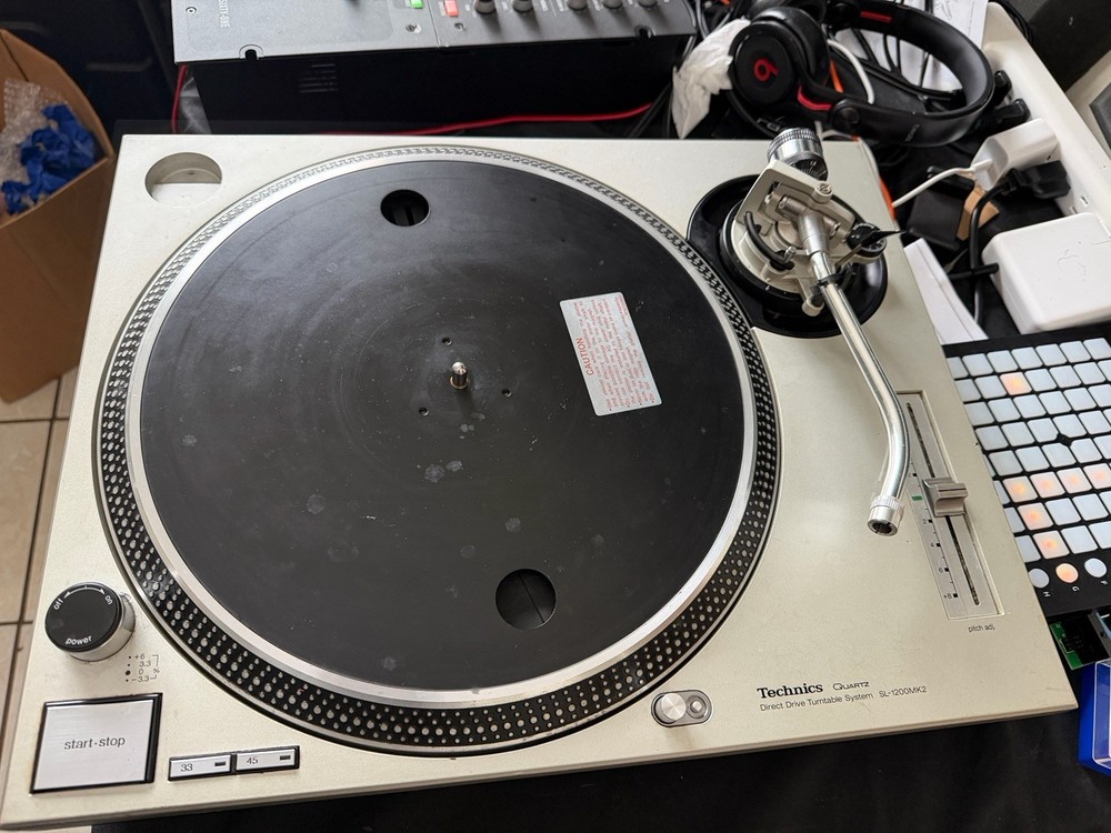 Technics 1200 MK2 Turntable Functional