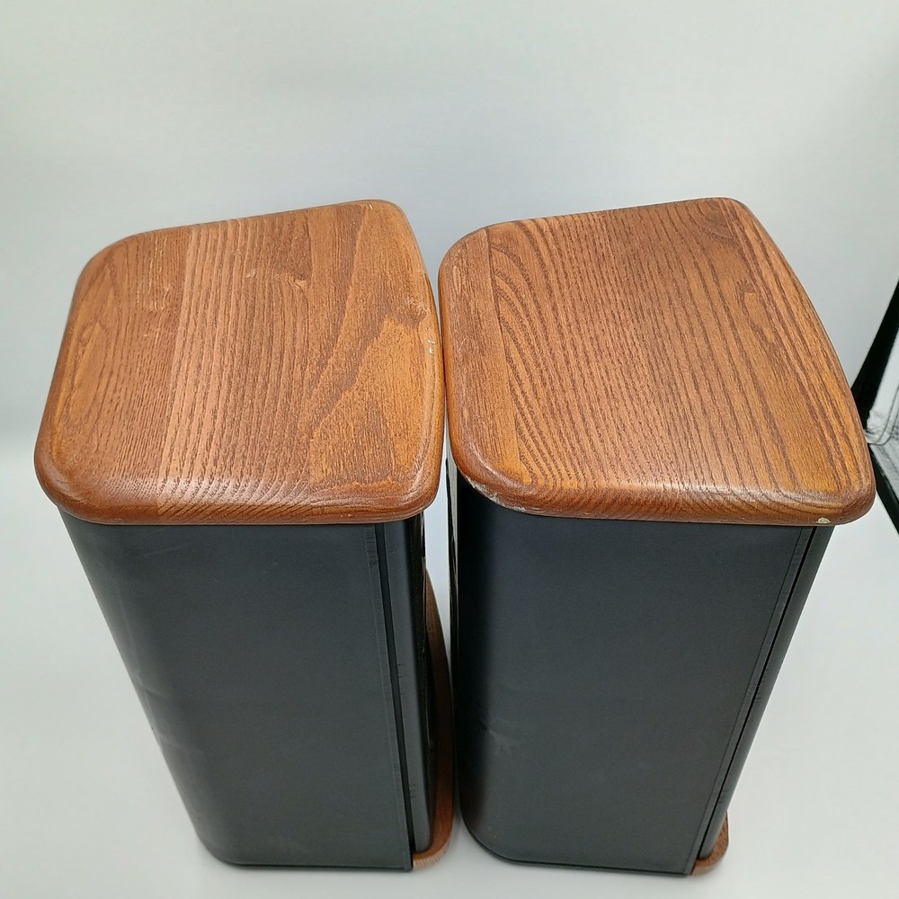Advent Mini Advent II Bookshelf Speakers Needs New Foam