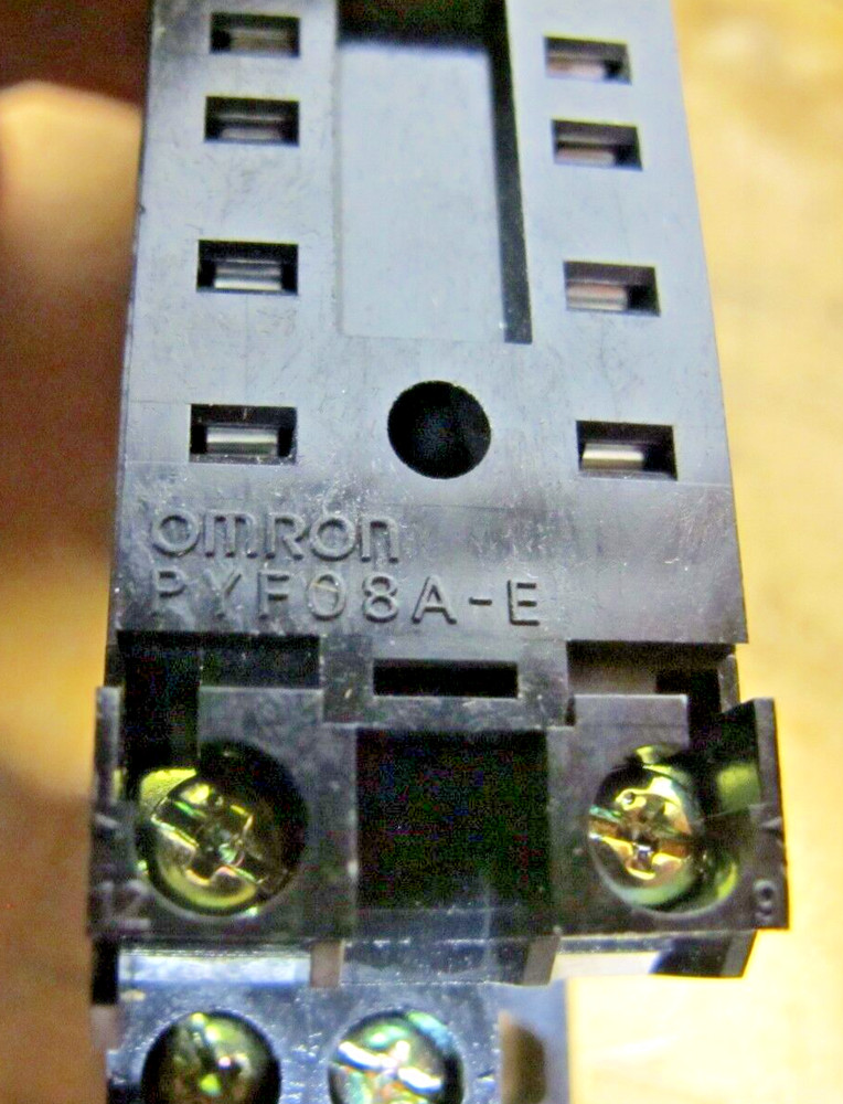 3 OMRON PYF08A-E RELAY SOCKETS [A7BA]