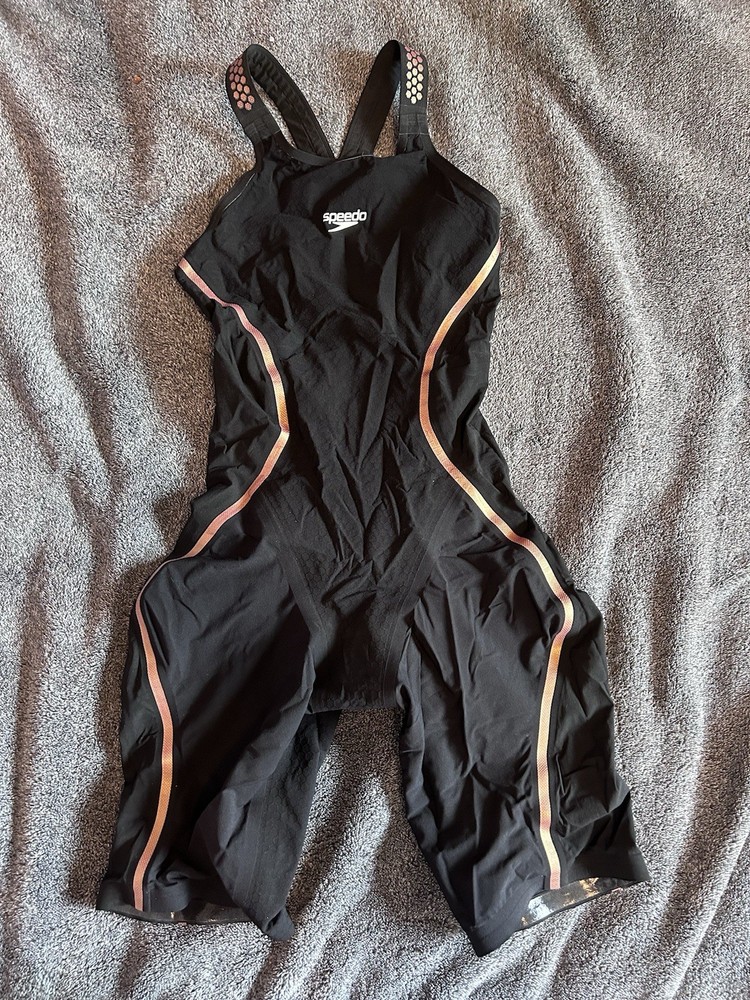 SPEEDO PURE INTENT CLOSED BACK size 22