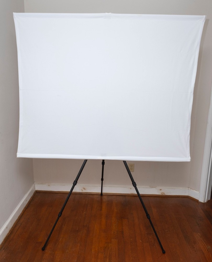 Screen2Go 75″ Portable Projection Screen – Easy Setup & Travel-Friendly, EX+
