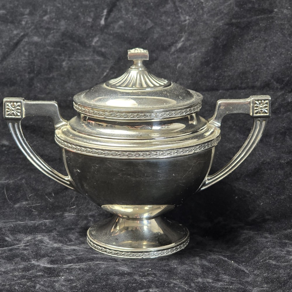BEAUTIFUL Silverplated Universal SPNS 8800 Sugar Bowl Silver With Lid