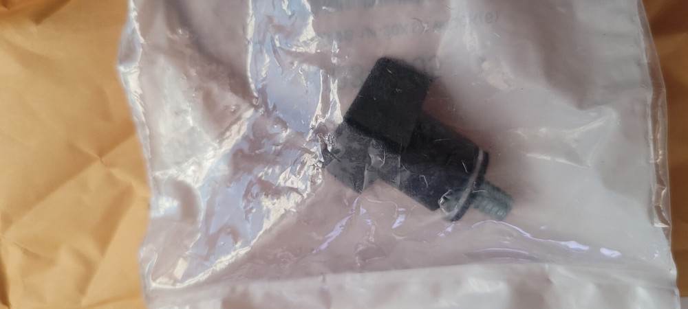 WRTY THUMB SCREW 4B9176 CS360