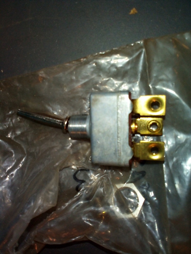 New Mas218 Toggle Switch 3-Position 3-Terminals (screw type)