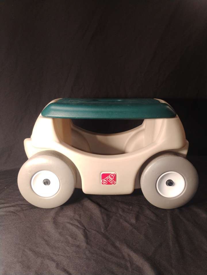 Step 2 Multi Purpose Rolling Garden Hopper Utility Seat Storage Cart Organizer