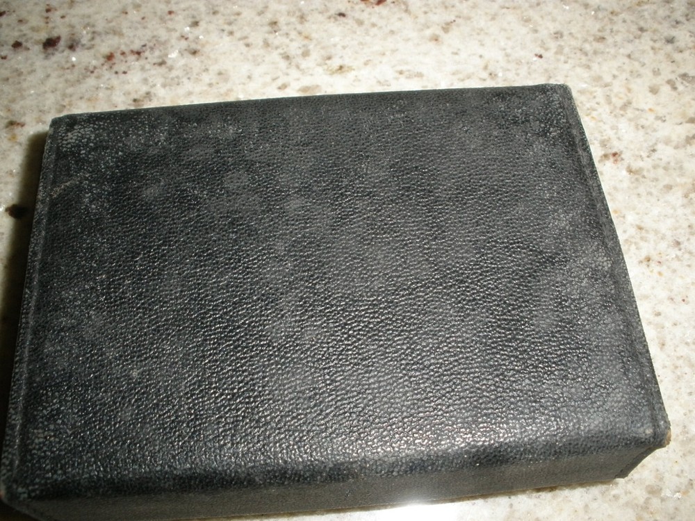 Vintage WWII Navy Sewing Kit with Contents EUC (SU53)