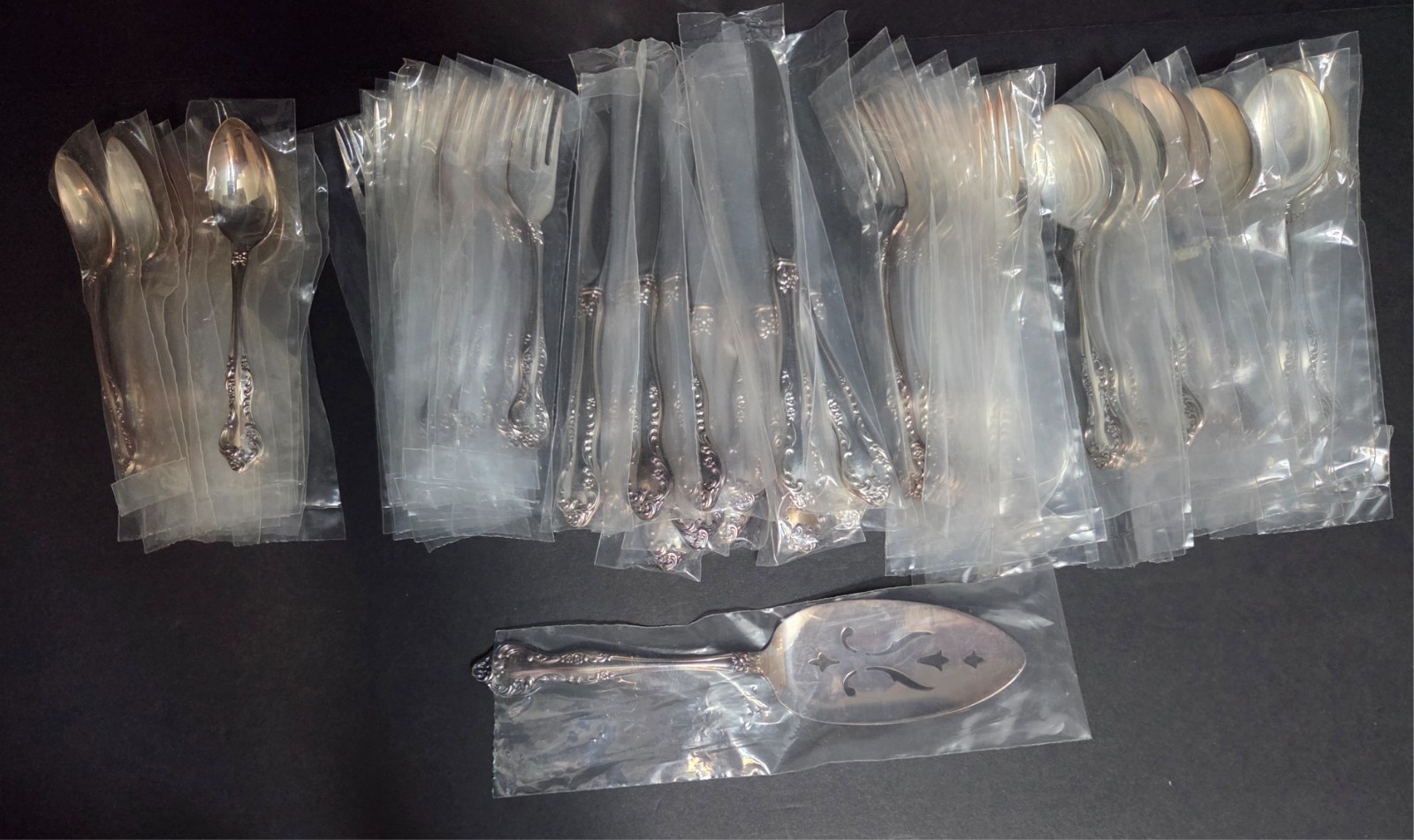 12 NEW PLACE SETTINGS REED AND BARTON SILVER PLATE WISTERIA