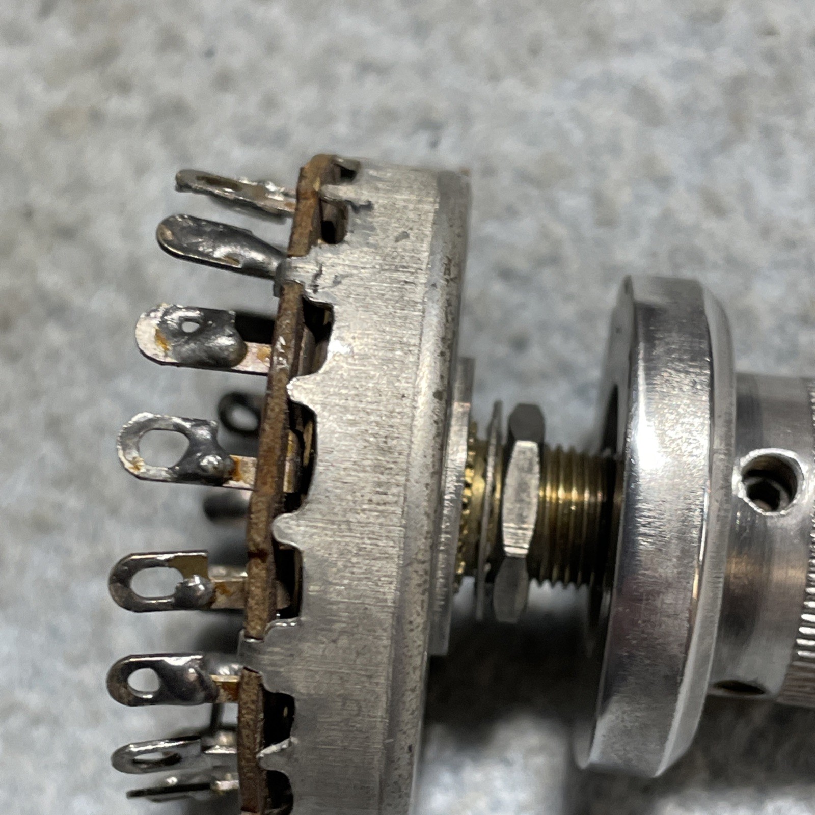 ( one) Vintage Mallory Rotary Switch, 17 Position Shorting With Knob Test Good