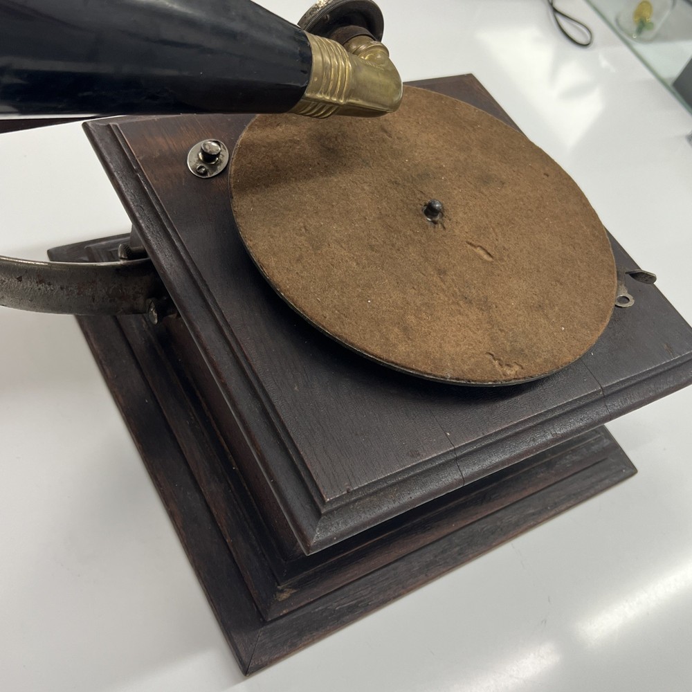 Late Victor I Talking Machine Phonograph Type Z