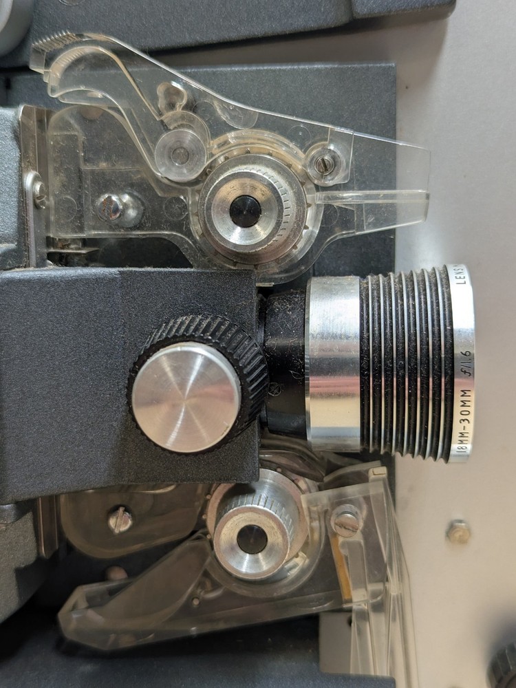 Bell & Howell Autoload Super 8 Projector 357B Motor Runs Needs Bulb