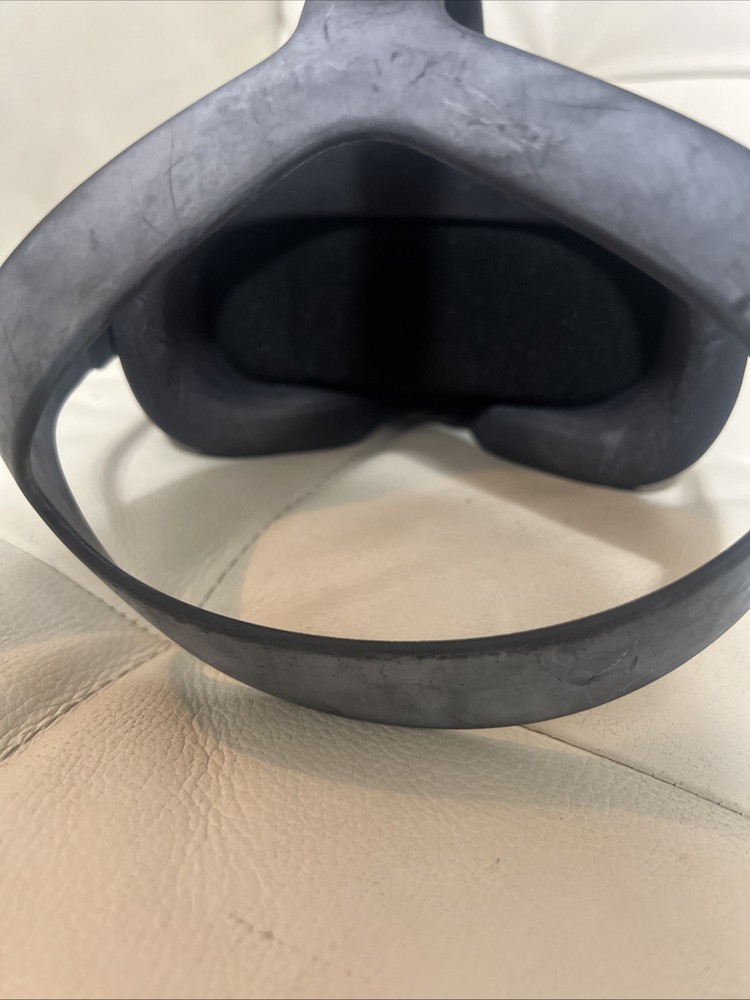 Meta Oculus Quest 1 VR 64GB Headset W/ Controllers & Case Charging Cable Tested