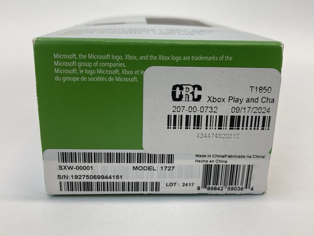 Xbox Play and Charge Kit Rechargeable Battery + USB-C Cable