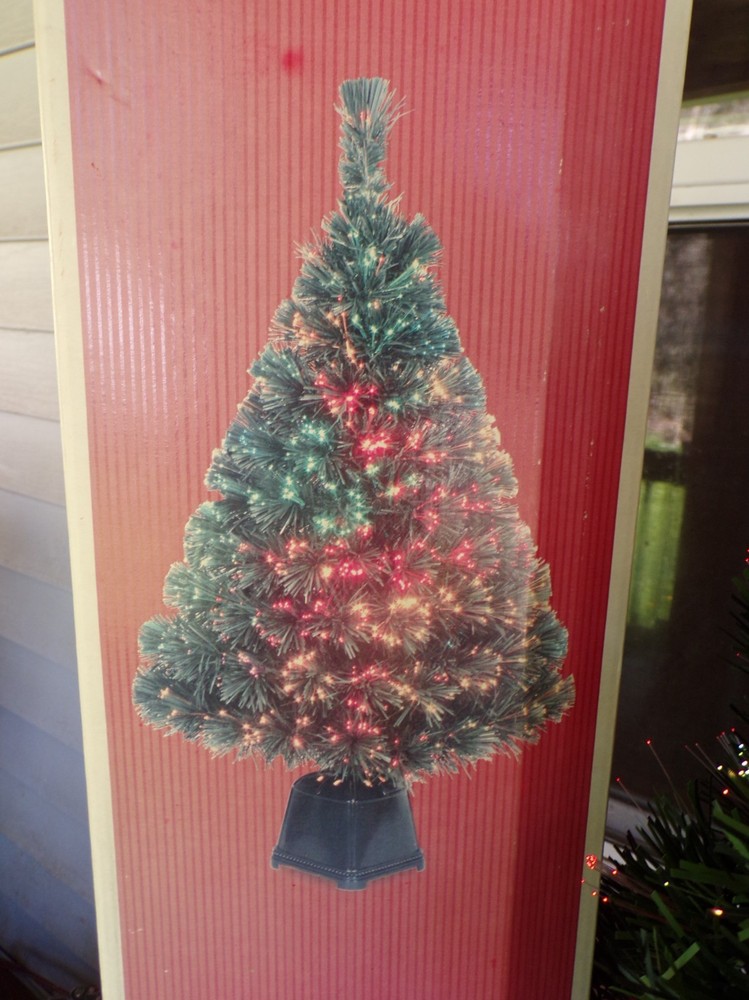 Fiber Optic 32 Inch Christmas Tree Continuously Changes Color Ex Bulbs, Tested