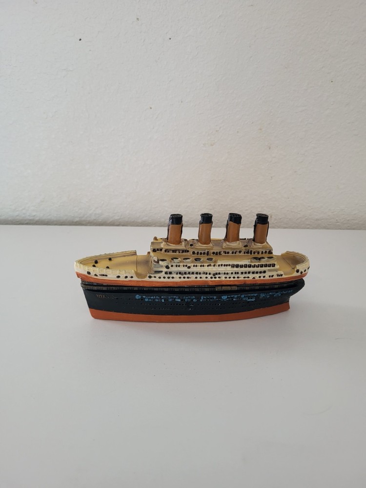 MARITIME, "TITANIC" HINGED BOX SOUVENIR MODEL
