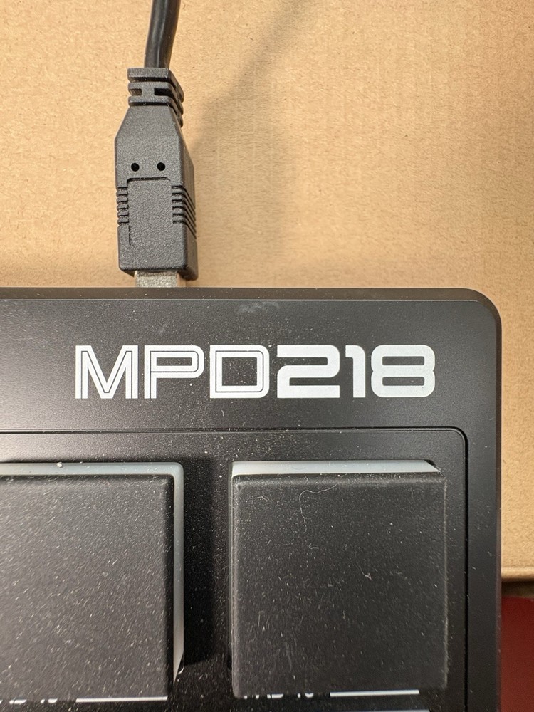 Akai MPD218 USB MIDI Pad Controller 16 Pads Note Repeat Full Level Digital