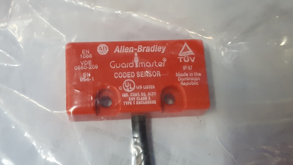 Non-contact Switch, 440N-Z2NRS1C, Allen Bradley, Guard Master,Magnetically Coded