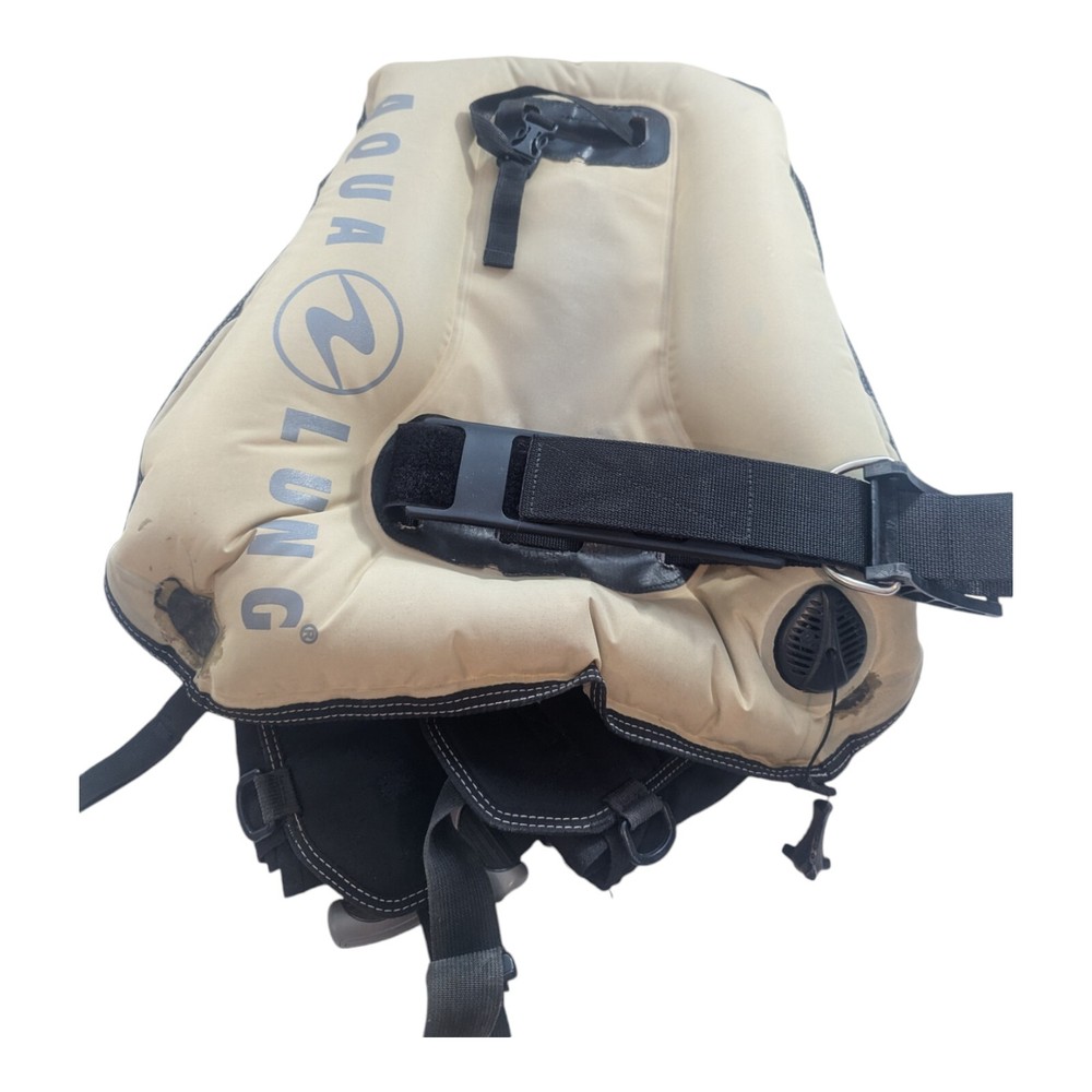 Aqualung Zuma - Size Small/Medium - 2 Patches