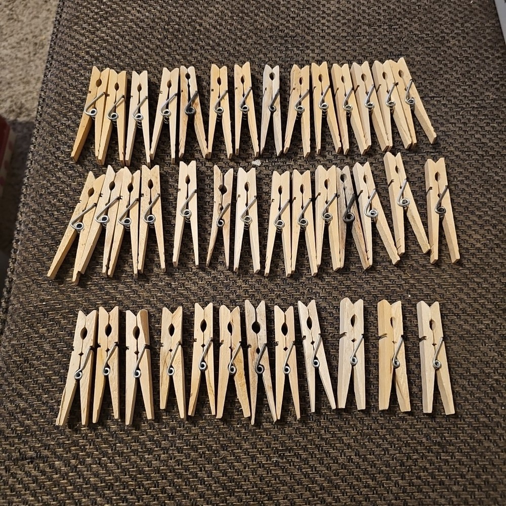 40 Spring Loaded Clothes Pins (28) 3.25" &( 12) 3"